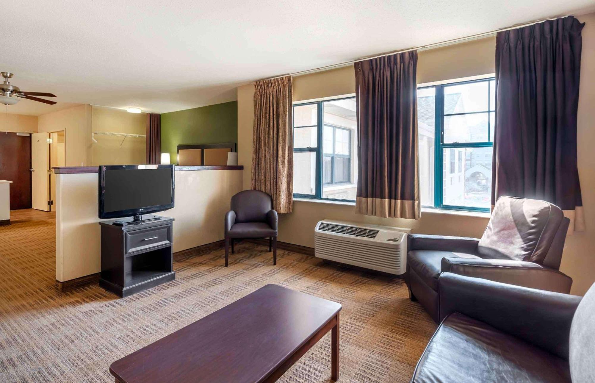 Extended America - Chicago - Woodfield Mall Hotel