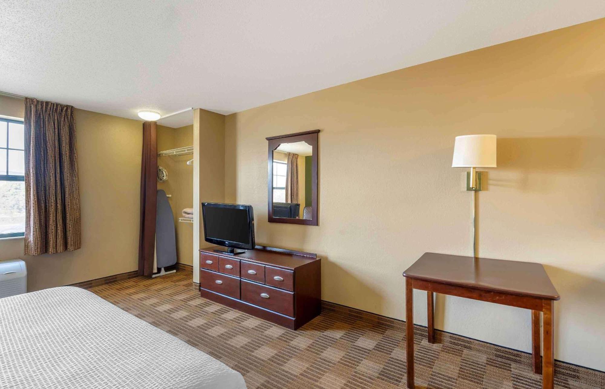 Extended America - Chicago - Woodfield Mall Hotel 2*
